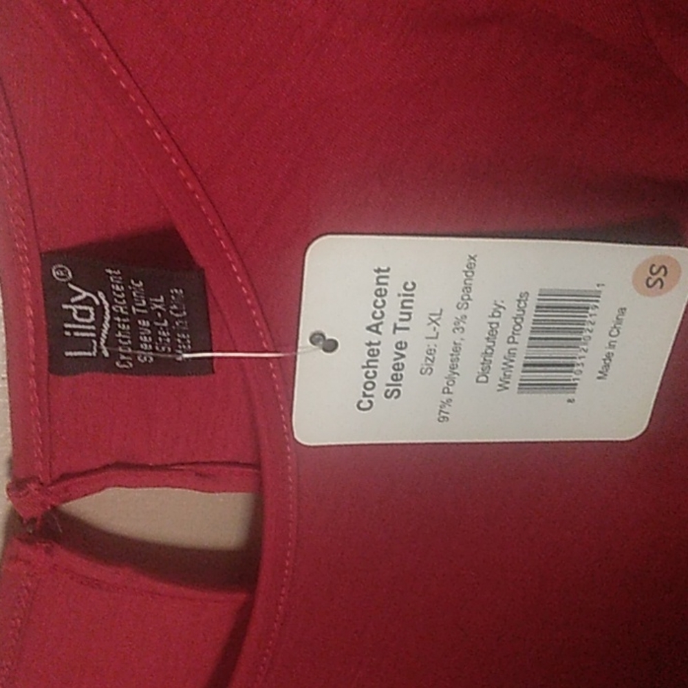 Red top - Picture 2 of 3